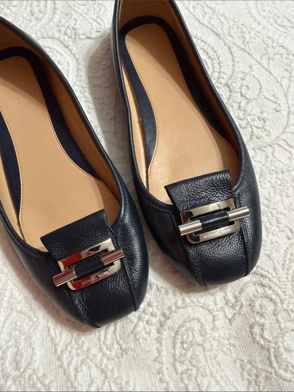 Michael Kors Size 9 NAVY Pebble Leather Square-Toe Flats with Silver Logo Accent